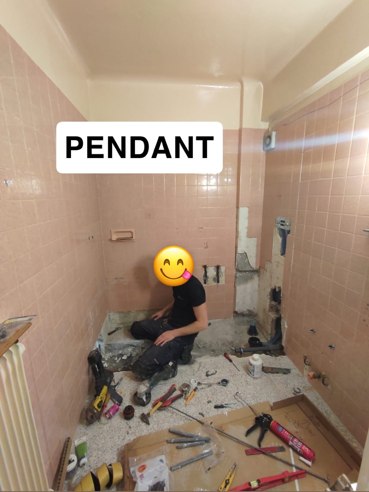 Démolition d'une salle de bain : dépose des équipements et préparation des réseaux